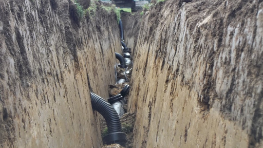 Tapping in new lateral drains to the leader pipe