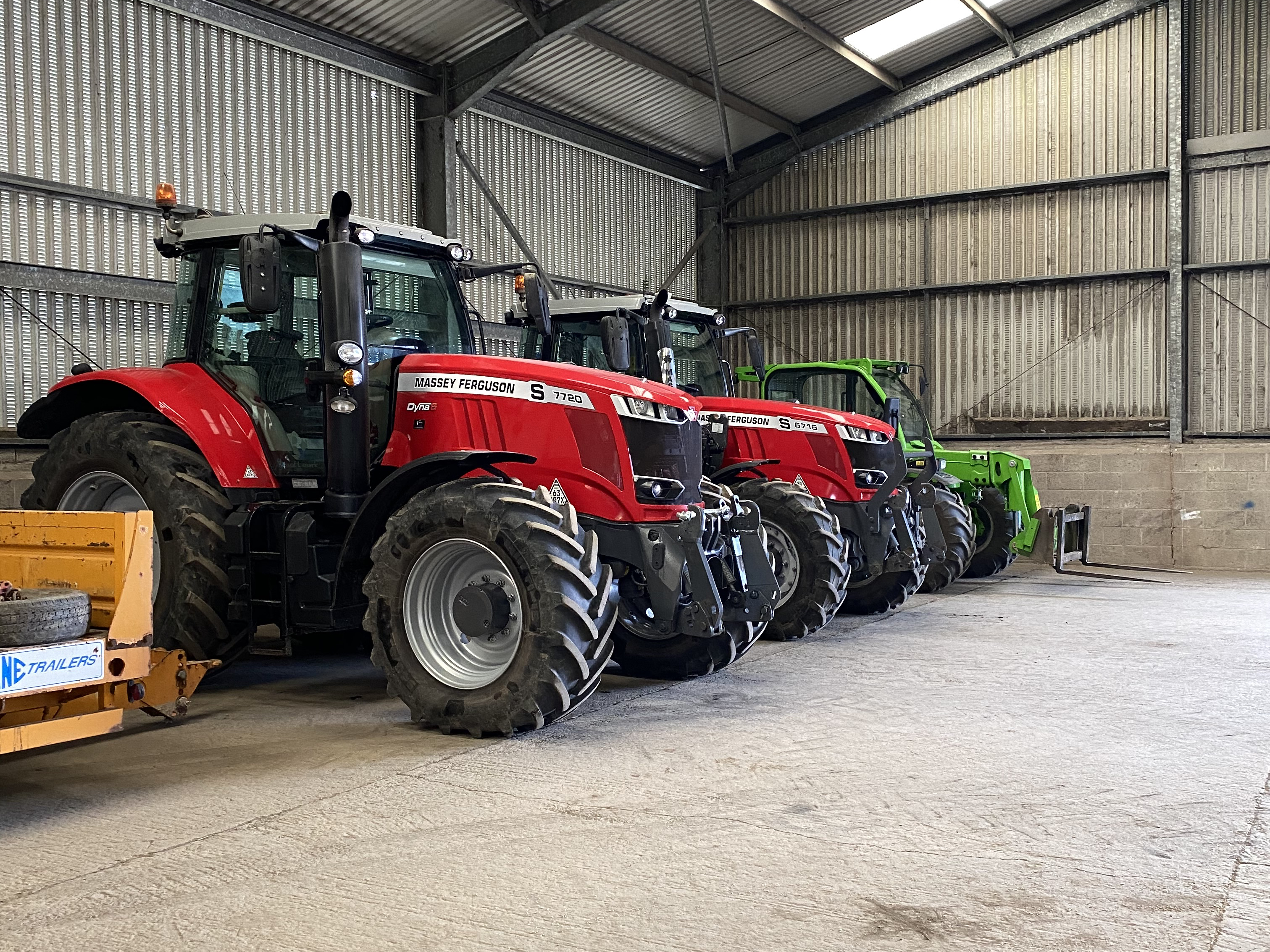 Tractors & Telehandlers logo